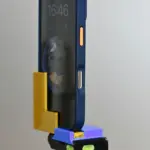 Smartphone im Nodalpunktadapter auf Stativ mit ARCA-Swiss-Platte zur Panoramafotografie