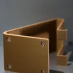 Unterseite des 3D-gedruckten Smartphone-Halters mit vier eingelassenen Gummifüßen