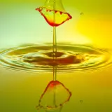 Schwebender Tropfenschirm