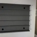 3D-gedruckter Hauptkörper des Nespresso-Kapselhalters mit fünf Führungen für die Kapselreihen